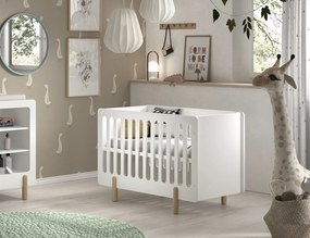 Pat pentru copii SMILE, 60 x 120 cm, alb, cu bare rezistente și bază reglabilă, picioare rotunjite din lemn natural – Vipack