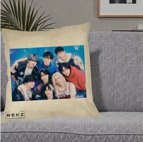 Perna Personalizata K-Pop Grup Foto Stele, 40x40 cm, Crem, Husa Detasabila, Perna Inclusa, BEKZ®