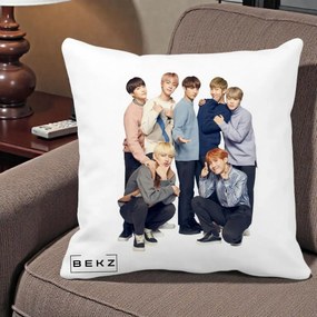 Perna Personalizata K-pop BTS Foto Grup In Picioare Tricoturi, 40x40 cm, Alba Mata, Husa Detasabila, Perna Inclusa, BEKZ®