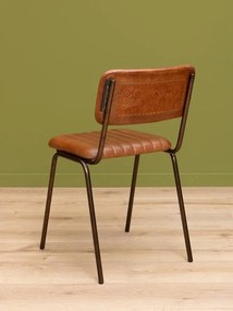 Scaun de dining din piele maro, cu motive florale gravate și cusătură decorativă, cadru metalic, finisaj patinat, 78×45×52 cm, „Country"