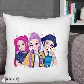 Perna Personalizata K-pop HUNTRX Trio Anime Stele, 40x40 cm, Alb Pufos, Husa Detasabila, Perna Inclusa, BEKZ®