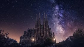 Fotografie Milky Way and Basilica and Sagrada Familia, Carlos Fernandez