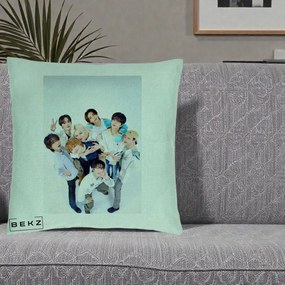 Perna Personalizata K-pop Stray Kids Foto Grup Bleu, 40x40 cm, Verde Menta, Husa Detasabila, Perna Inclusa, BEKZ®