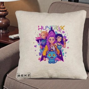 Perna Personalizata K-pop HUNTRX Trio cu Pisica Stele, 40x40 cm, Bej Canapea, Husa Detasabila, Perna Inclusa, BEKZ®