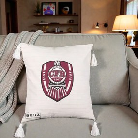 Perna Personalizata CFR Cluj Fotbal Club 1907, 40x40 cm, Bej cu Franjuri, Husa Detasabila, Perna Inclusa, BEKZ®