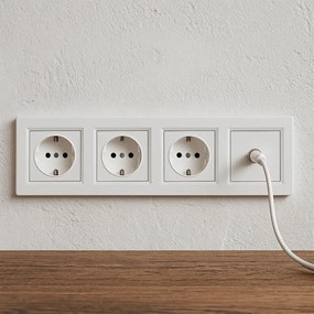 Priză Nova IV cu trei prize împământate cu priză TV și cadru alb