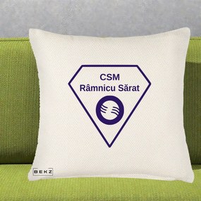 Perna Personalizata CSM Ramnicu Sarat Fotbal, 40x40 cm, Crem Reliefat, Husa Detasabila, Perna Inclusa, BEKZ®
