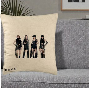 Perna Personalizata K-pop BLACKPINK Tinute Negre Elegante Grup, 40x40 cm, Bej, Husa Detasabila, Perna Inclusa, BEKZ®