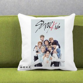 Perna Personalizata K-pop Stray Kids cu Foto Grup Alb-Albastru, 40x40 cm, Alba Mata, Husa Detasabila, Perna Inclusa, BEKZ®
