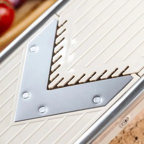 Răzătoare de legume Kinghoff KH 2006, grosime reglabilă, lame în formă de V, Julienne 5 mm, bej/gri