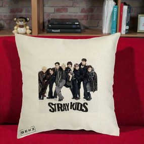 Perna Personalizata K-pop Stray Kids Outfit Negru, 40x40 cm, Ecru, Husa Detasabila, Perna Inclusa, BEKZ®
