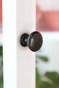 Vitrina alba, de perete, din lemn masiv si furnir, cu 2 usi si 3 rafturi, aspect rustic, Marseille