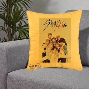 Perna Personalizata K-pop Stray Kids cu Foto Grup Alb-Albastru, 40x40 cm, Galben, Husa Detasabila, Perna Inclusa, BEKZ®