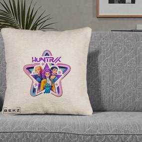 Perna Personalizata K-pop HUNTRX Trio Stea cu Pisica, 40x40 cm, Bej Canapea, Husa Detasabila, Perna Inclusa, BEKZ®