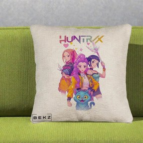 Perna Personalizata K-pop HUNTRX Trio Foto cu Pisica, 40x40 cm, Bej Canapea, Husa Detasabila, Perna Inclusa, BEKZ®