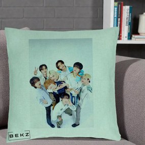 Perna Personalizata K-pop Stray Kids Foto Grup Bleu, 40x40 cm, Verde Menta, Husa Detasabila, Perna Inclusa, BEKZ®