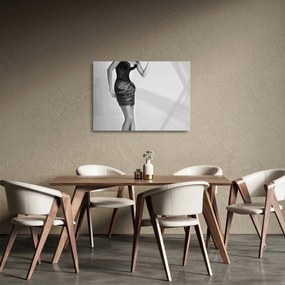 Tablou pe sticlă - Femeie într-o rochie scurtă (70x50 cm)