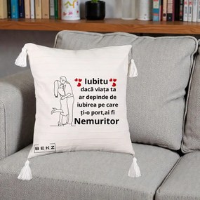 Cadou pentru Iubit - Perna Personalizata Iubitu Nemuritor cu Cuplu Line-Art si Inimi Rosii, 40x40 cm, Bej cu Franjuri, Husa Detasabila, Perna Inclusa, BEKZ®