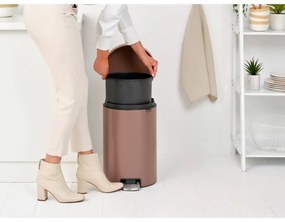 Cos cu pedala Brabantia NewIcon 1008849, 20 L, Inchidere lina, Baza antiderapanta, Finisaj satinat, Maro