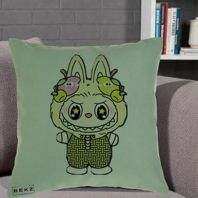 Perna Personalizata Labubu Galben cu Mere si Salopeta, 40x40 cm, Verde, Husa Detasabila, Perna Inclusa, BEKZ®