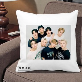 Perna Personalizata K-pop Stray Kids Foto Grup Text, 40x40 cm, Alba Mata, Husa Detasabila, Perna Inclusa, BEKZ®
