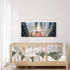 Tablou unei construcții cu steagul SUA (120x50 cm)