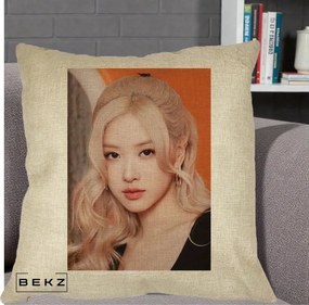 Perna Personalizata K-pop BLACKPINK cu Funda Rosie, 40x40 cm, Crem, Husa Detasabila, Perna Inclusa, BEKZ®