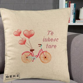 Perna Decorativa Te Iubesc Tare cu Bicicleta Roz si Baloane Inima, 40x40 cm, Bej, Husa Detasabila, Perna Inclusa, BEKZ®