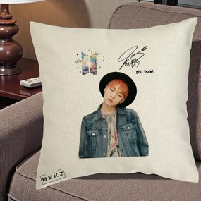 Perna Personalizata K-pop BTS Suga par Portocaliu Palarie Autograf, 40x40 cm, Ecru, Husa Detasabila, Perna Inclusa, BEKZ®