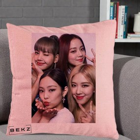 Perna Personalizata K-pop BLACKPINK Foto Grup Selfie 4 Membre, 40x40 cm, Roz, Husa Detasabila, Perna Inclusa, BEKZ®