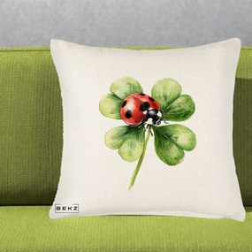 Perna Decorativa Buburuza Norocoasa pe Trifoi cu Patru Foi, 40x40 cm, Crem Reliefat, Husa Detasabila, Perna Inclusa, BEKZ®
