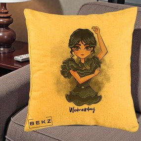 Perna Personalizata Wednesday Addams Dancing Queen, 40x40 cm, Galben, Husa Detasabila, Perna Inclusa, BEKZ®