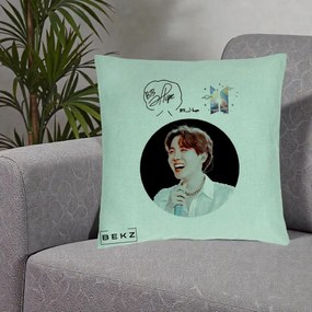 Perna Personalizata K-pop BTS J-Hope Portret cu Autograf, 40x40 cm, Verde Menta, Husa Detasabila, Perna Inclusa, BEKZ®