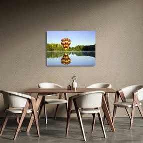 Tablou pe sticlă cu balon cu aer cald pe un lac (70x50 cm)