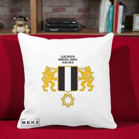 Perna Personalizata CSM Unirea Alba Iulia Fotbal, 40x40 cm, Alba Mata, Husa Detasabila, Perna Inclusa, BEKZ®