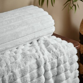 Pătură albă din micropluș/cocolino 130x170 cm Cosy Ribbed – Catherine Lansfield