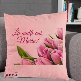 Cadou de Onomastica - Perna Personalizata La Multi Ani Maria Lalele, 40x40 cm, Roz, Husa Detasabila, Perna Inclusa, BEKZ®
