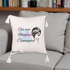 Cadou pentru Cumnata - Perna Personalizata Cea mai Minunata Cumnata cu Silueta Dama si Pete Multicolor, 40x40 cm, Bej cu Franjuri, Husa Detasabila, Perna Inclusa, BEKZ®
