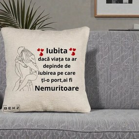 Cadou pentru Iubita - Perna Personalizata Iubita Nemuritoare cu Cuplu Line-Art si Inimi Rosii, 40x40 cm, Bej Canapea, Husa Detasabila, Perna Inclusa, BEKZ®