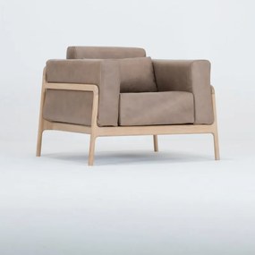 Fotoliu din piele bovină cu structură din lemn masiv de stejar Gazzda Fawn, maro deschis