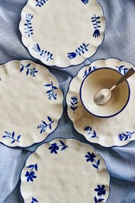 Set 4 farfurii din ceramică artizanală natur cu motive florale albastre pictate manual și margine albastră, 20,5×2 cm, "Eimy"