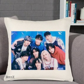 Perna Personalizata K-Pop Grup Foto Stele, 40x40 cm, Crem Reliefat, Husa Detasabila, Perna Inclusa, BEKZ®
