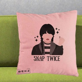 Perna Personalizata Wednesday Snap Twice, 40x40 cm, Roz, Husa Detasabila, Perna Inclusa, BEKZ®
