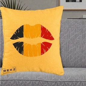 Perna Personalizata Buze Tricolor Romania, 40x40 cm, Galben, Husa Detasabila, Perna Inclusa, BEKZ®