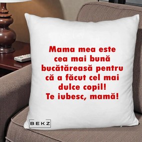 Cadou pentru Mama - Perna Personalizata Mama cea Mai Buna Bucatareasa, 40x40 cm, Alb Pufos, Husa Detasabila, Perna Inclusa, BEKZ®