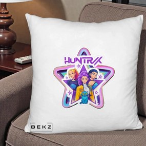 Perna Personalizata K-pop HUNTRX Trio Stea cu Pisica, 40x40 cm, Alb Pufos, Husa Detasabila, Perna Inclusa, BEKZ®