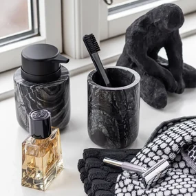 Suport pentru periuța de dinți negru din marmură Marble – Mette Ditmer Denmark