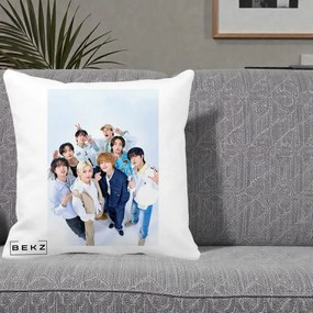 Perna Personalizata K-pop Stray Kids Foto Grup Alb cu 8 Membrii de Sus, 40x40 cm, Alba Mata, Husa Detasabila, Perna Inclusa, BEKZ®