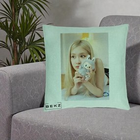 Perna Personalizata K-pop BLACKPINK Rose cu Papusa Iepure, 40x40 cm, Verde Menta, Husa Detasabila, Perna Inclusa, BEKZ®