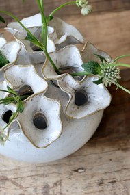 Vază din ceramică crem antichizat, lucrată manual, pentru 12 flori, H15/D21 cm